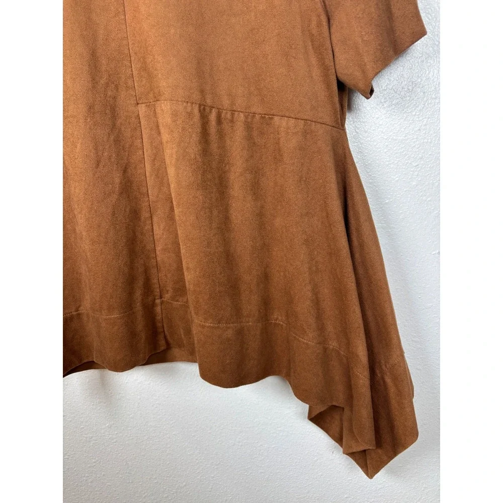 Chico's‎ Women's 1 Brown Suede Angled Asymmetrical Tunic Top Short Sleeve Medium - Picture 2 of 7